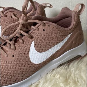 Like new! Nike blush rose sneakers